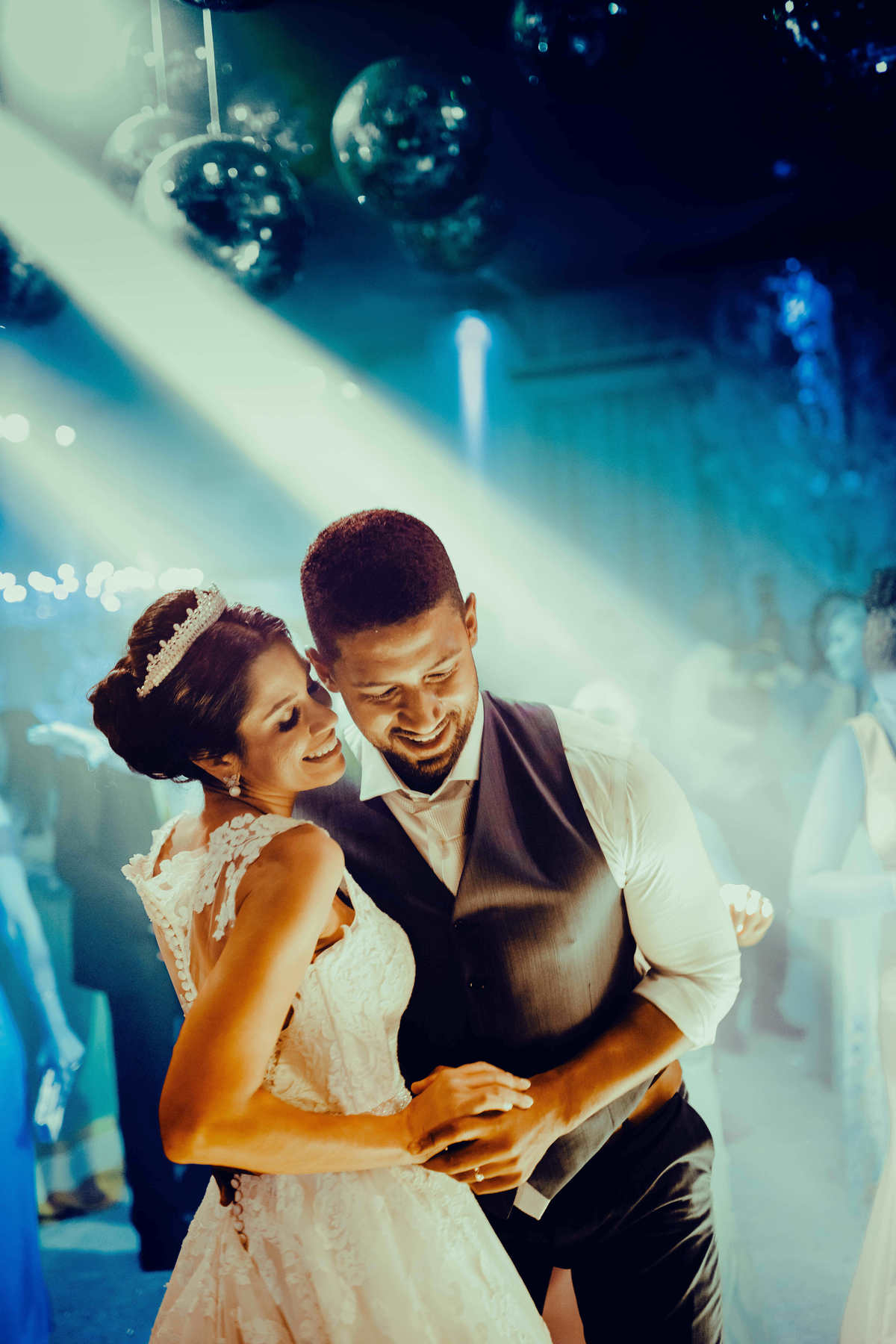 A médica Marcela Lima e o corretor Tiago Oliveira casam-se no Villa Toscana em um evento luxuoso - Fotos Thiago Rosarii