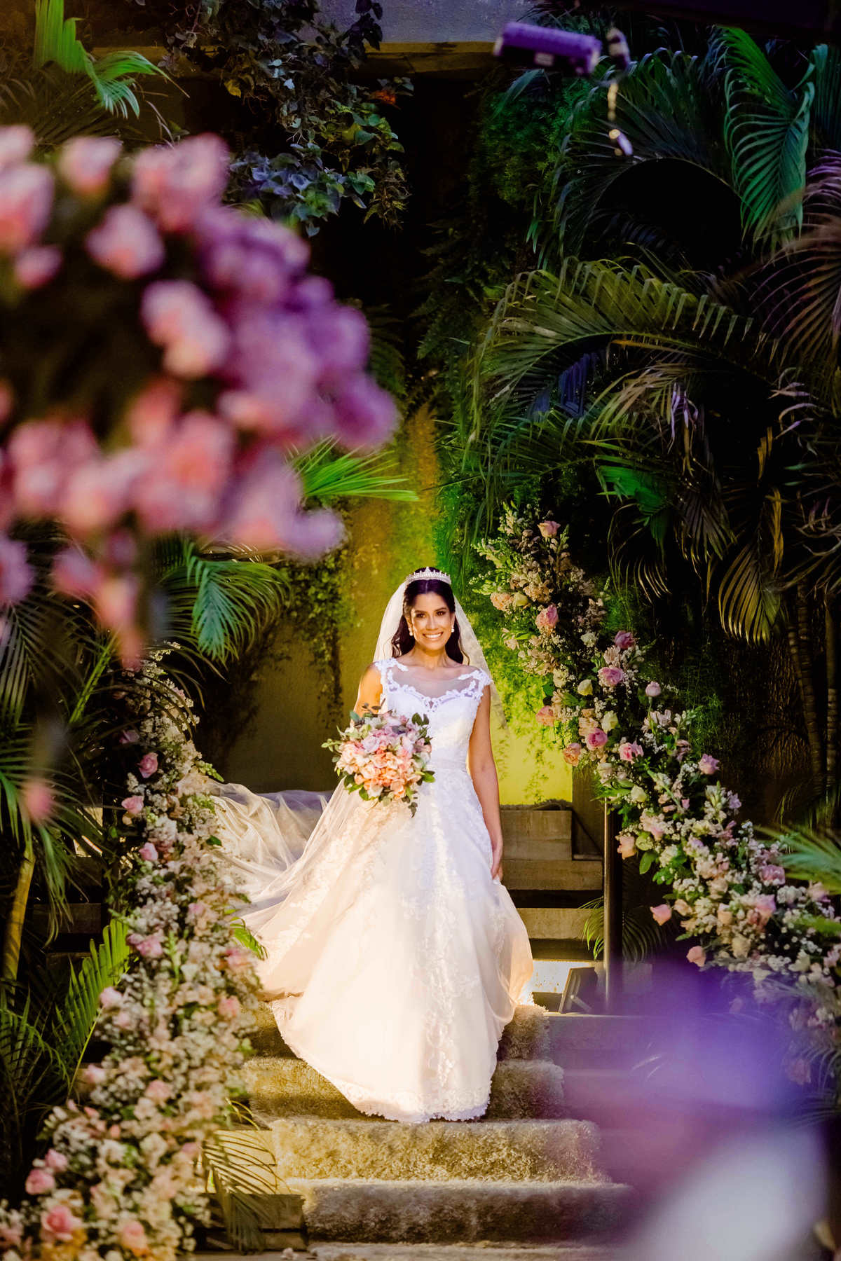 A médica Marcela Lima e o corretor Tiago Oliveira casam-se no Villa Toscana em um evento luxuoso - Fotos Thiago Rosarii