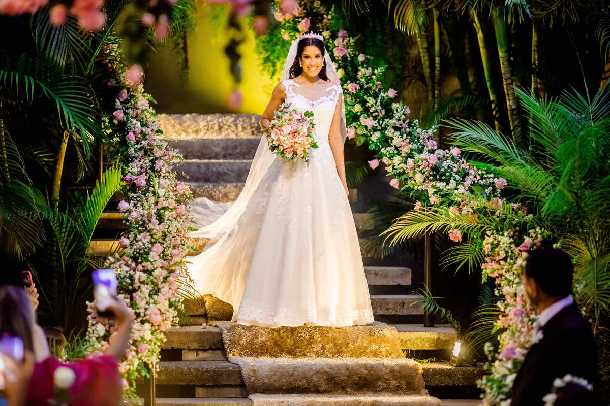 A médica Marcela Lima e o corretor Tiago Oliveira casam-se no Villa Toscana em um evento luxuoso - Fotos Thiago Rosarii