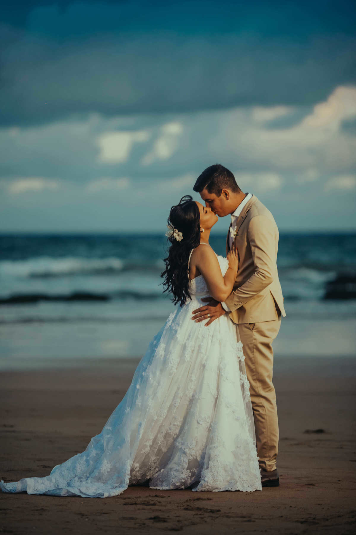 De Tocantins para casar na Praia de Villas do Atlântico - Marcus e Isa, escolhem Salvador em Destination Wedding - Thiago Rosarii