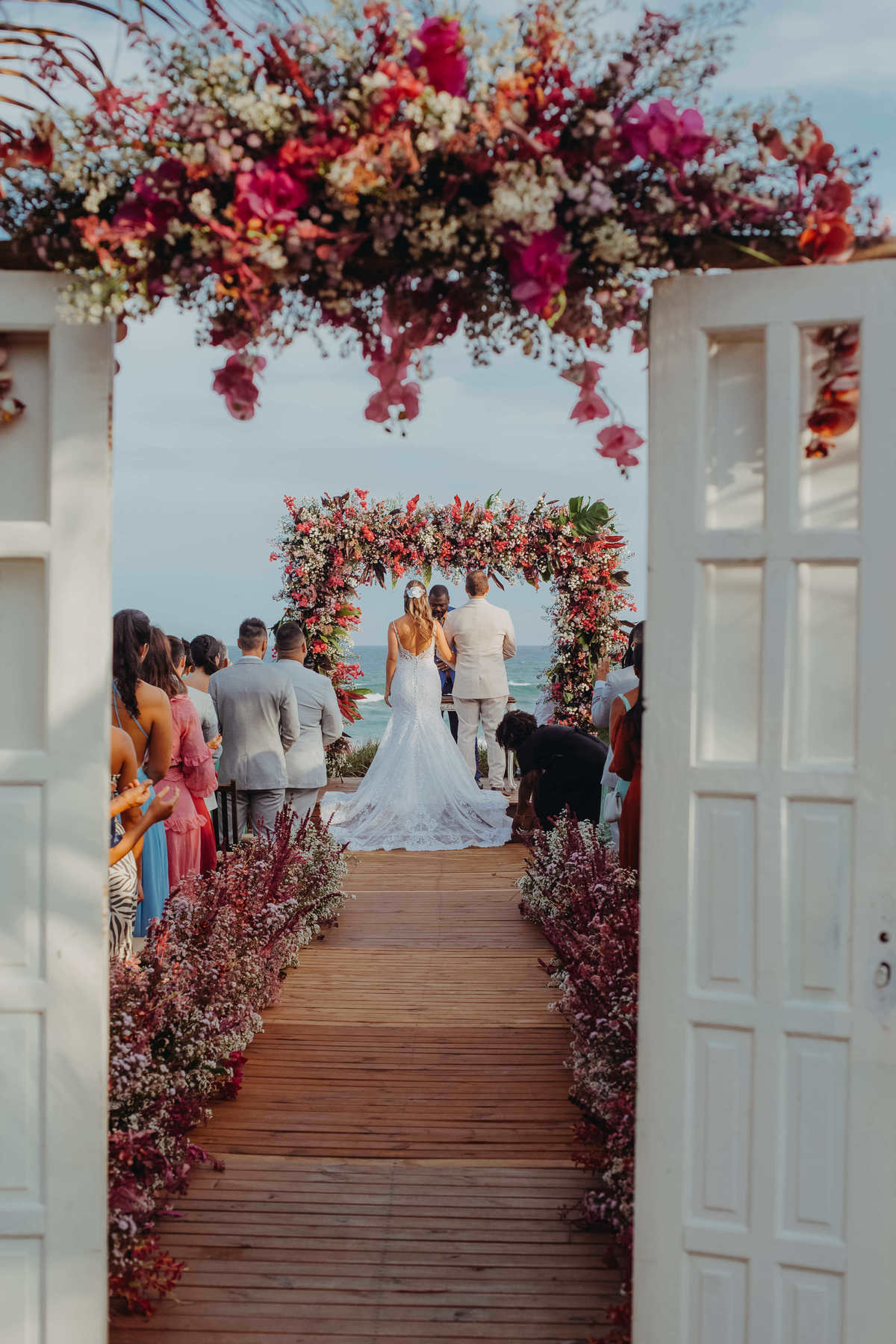 Casamento na Praia em Salvador Bahia - Fotógrafo Thiago Rosarii - Tropicalia Praia Eventos - Destination Wedding Brazil - Fotos de Casamento em Salvador - Farol da Barra 