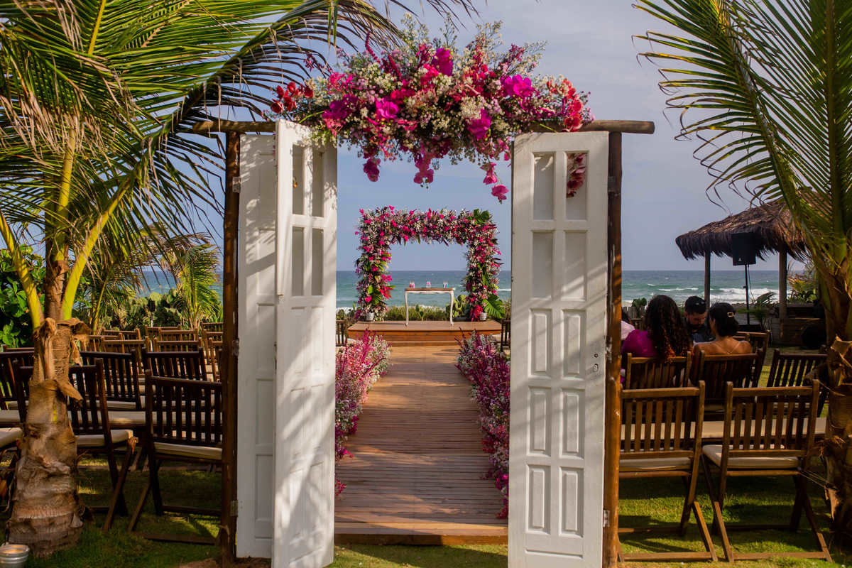 Casamento na Praia em Salvador Bahia - Fotógrafo Thiago Rosarii - Tropicalia Praia Eventos - Destination Wedding Brazil - Fotos de Casamento em Salvador - Farol da Barra 