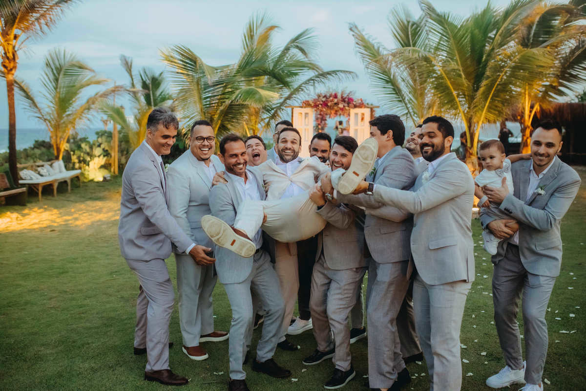 Casamento na Praia em Salvador Bahia - Fotógrafo Thiago Rosarii - Tropicalia Praia Eventos - Destination Wedding Brazil - Fotos de Casamento em Salvador - Farol da Barra 