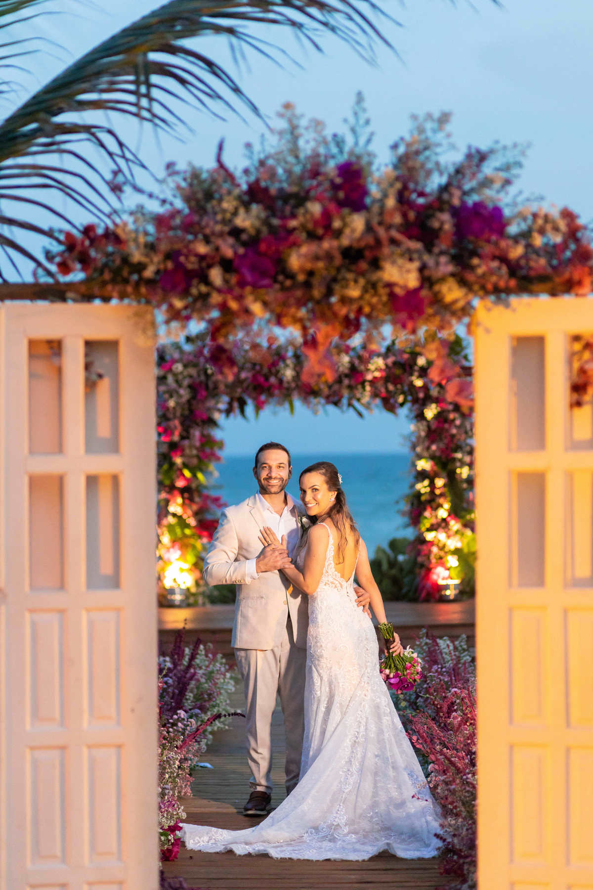 Casamento na Praia em Salvador Bahia - Fotógrafo Thiago Rosarii - Tropicalia Praia Eventos - Destination Wedding Brazil - Fotos de Casamento em Salvador - Farol da Barra 