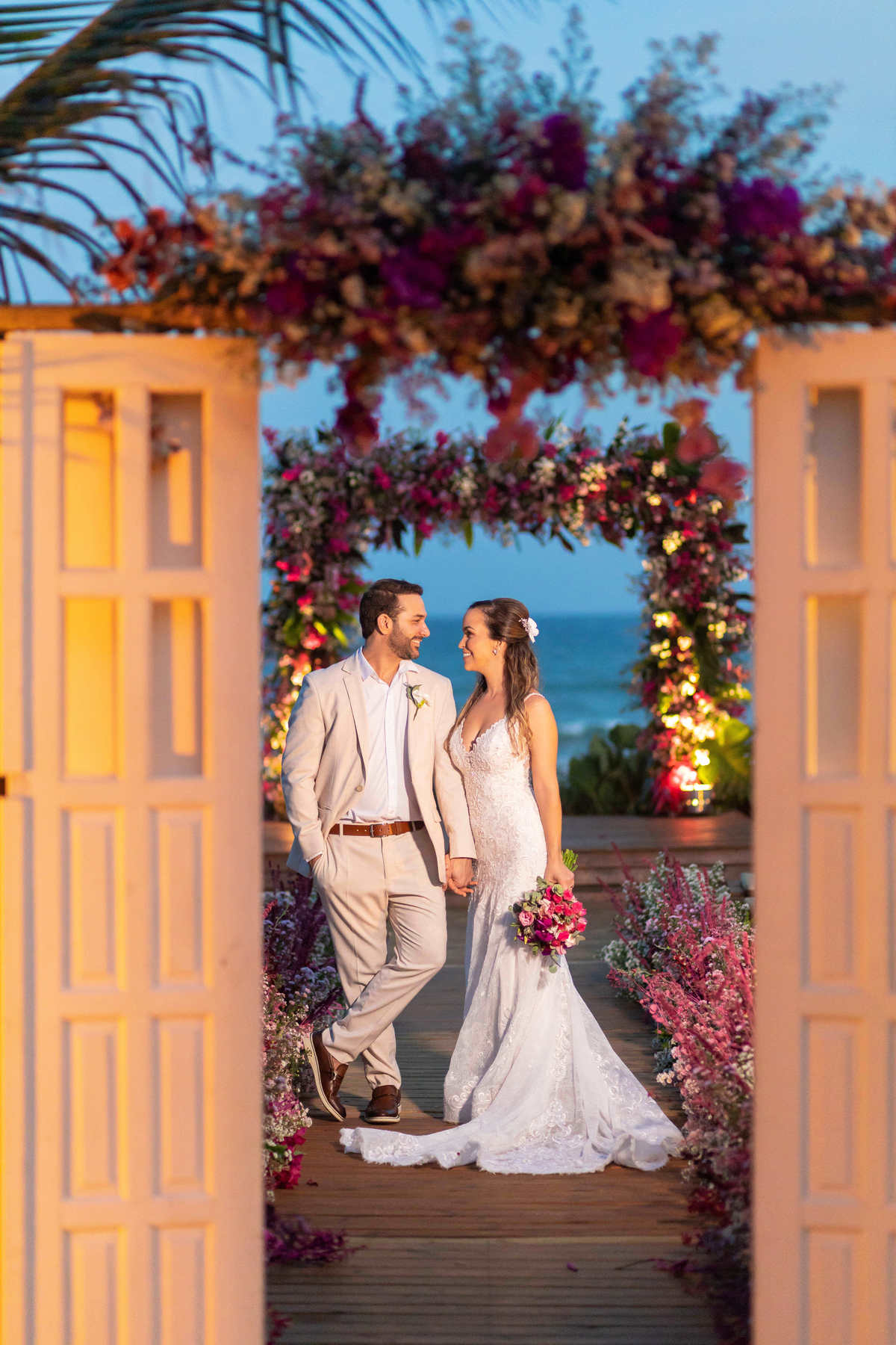 Casamento na Praia em Salvador Bahia - Fotógrafo Thiago Rosarii - Tropicalia Praia Eventos - Destination Wedding Brazil - Fotos de Casamento em Salvador - Farol da Barra 