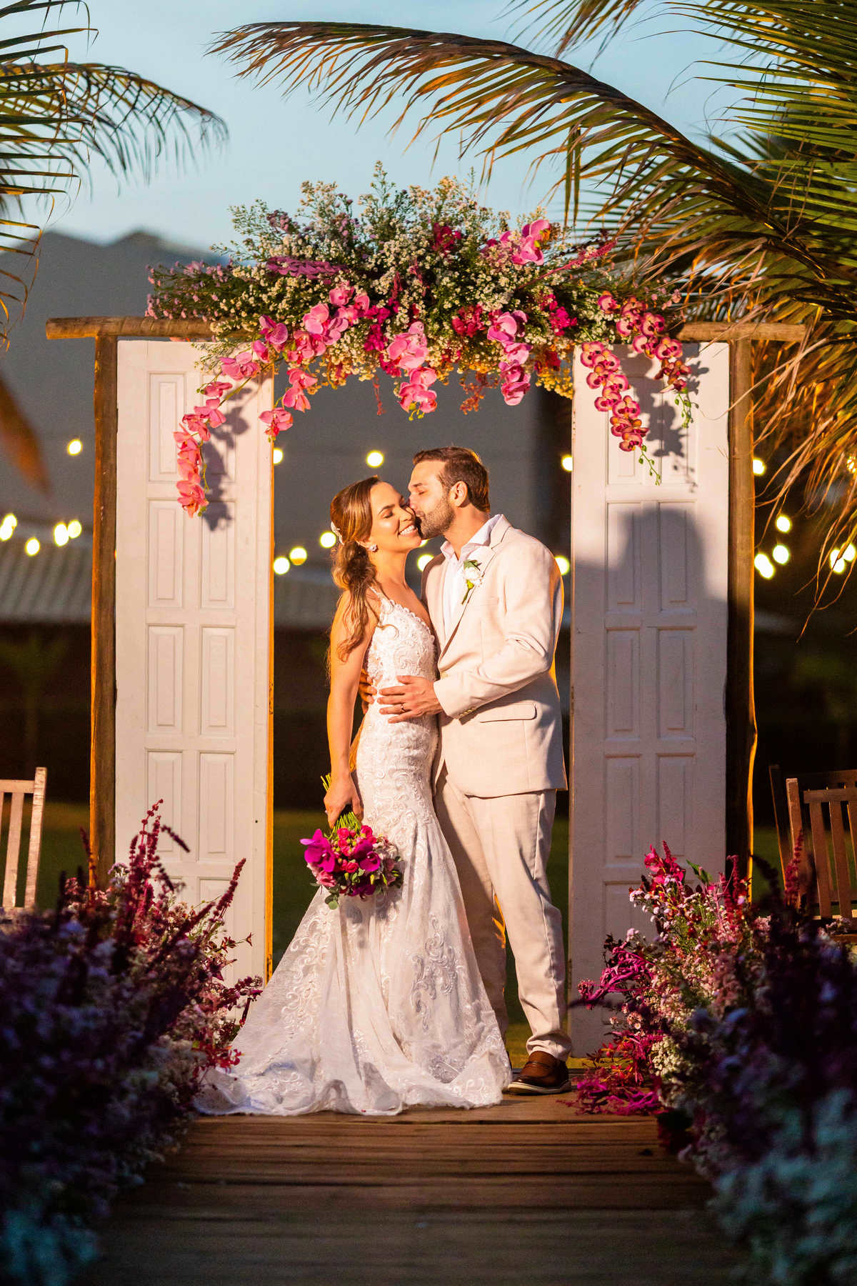 Casamento na Praia em Salvador Bahia - Fotógrafo Thiago Rosarii - Tropicalia Praia Eventos - Destination Wedding Brazil - Fotos de Casamento em Salvador - Farol da Barra 