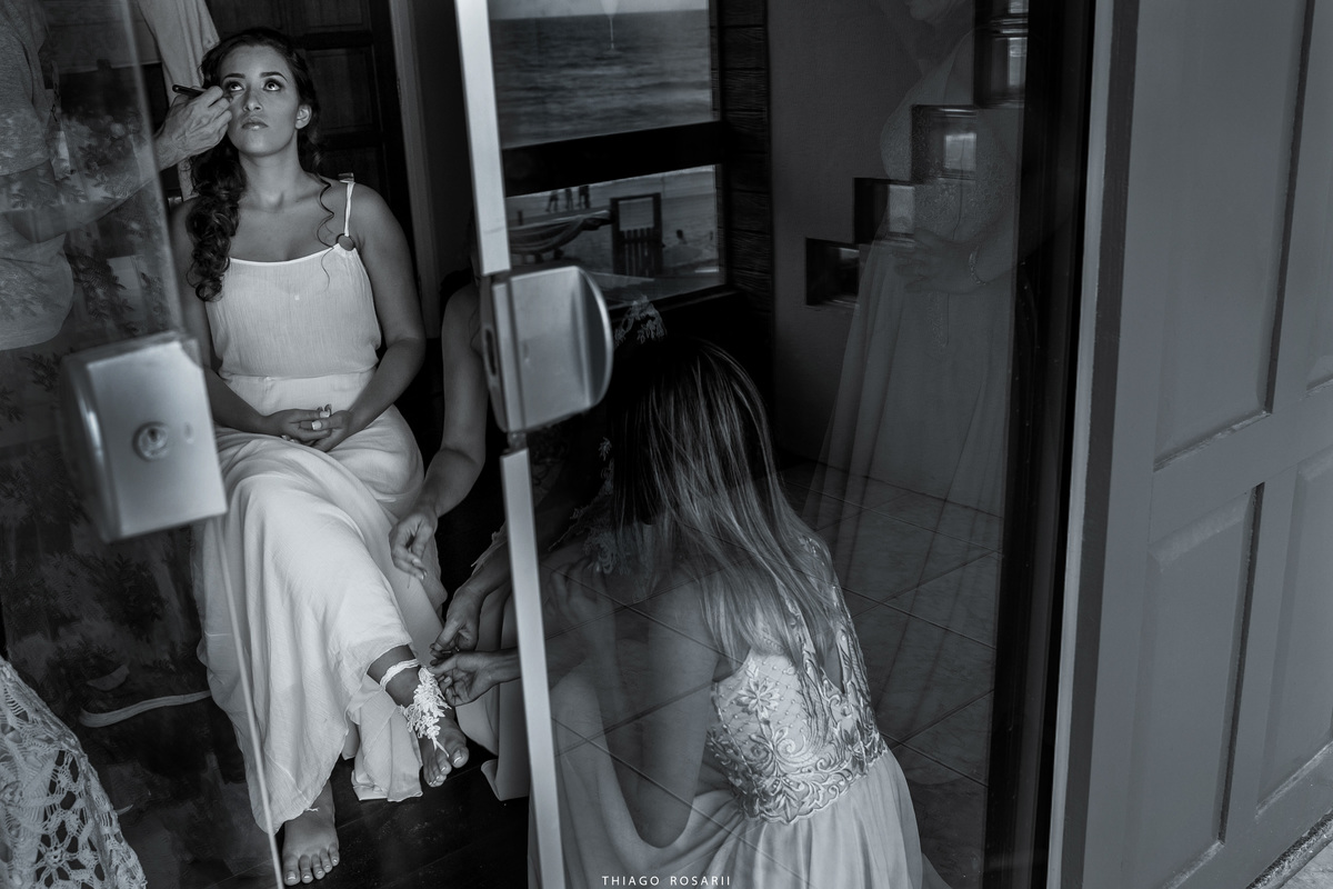 noiva, sandália pés descalços, crochê, casamento na praia