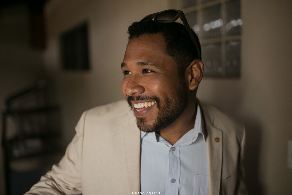 noivo se arrumando Thiago Rosarii