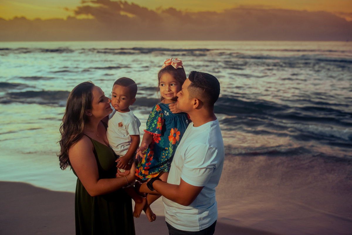 Ensaio no Pelourinho - Fotos - Centro Histórico de Salvador - Ensaio de Família - Thiago Rosarii - Fotos no Farol da Barra, - Família Farol da Barra - Amanhecer na Barra - Thiago Rosarii