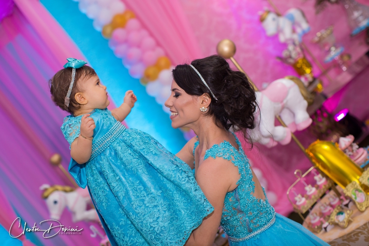 MAMÃE E BEBÊ NA FESTA DE UM ANINHO