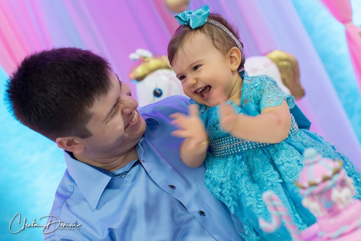 PAPAI E BEBÊ NA FESTA DE UM ANINHO