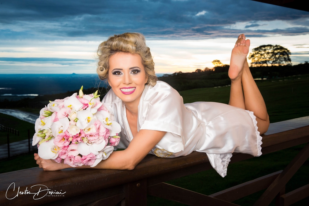 Donini fotoggrafando o buquê da noiva em Chapada dos Guimarães MT