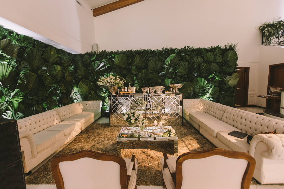 Bar + Lounge