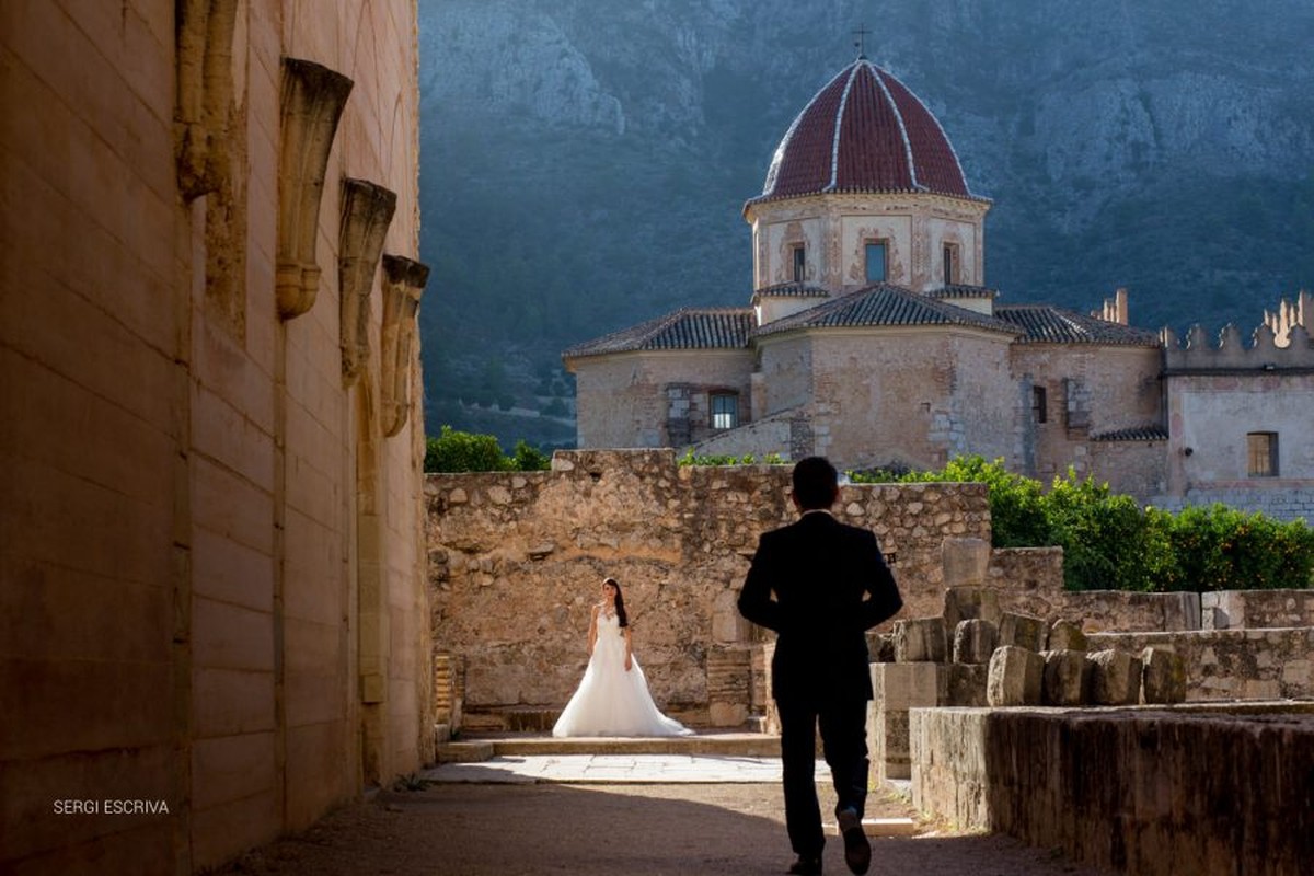 Postboda en Simat. Fotos de Boda en exteriores. Monasterio de Simat