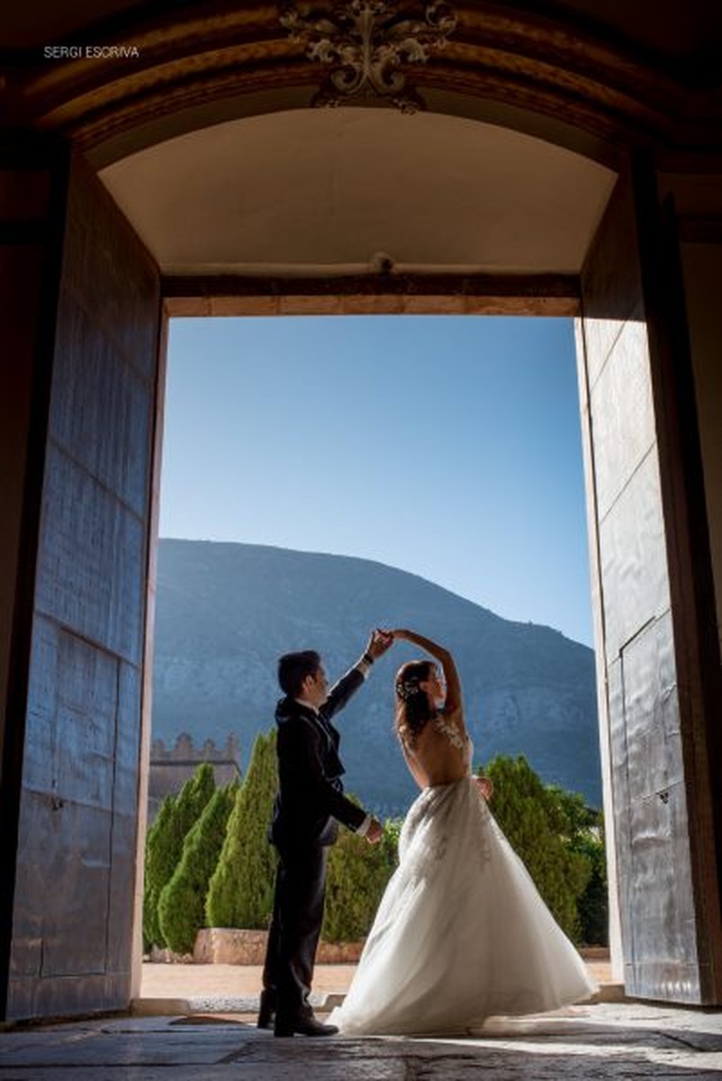 Postboda en Simat. Fotos de Boda en exteriores. Monasterio de Simat