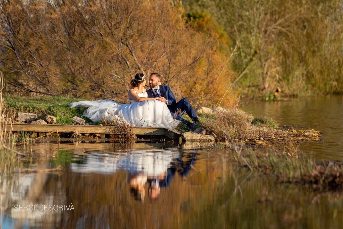 Recién casados en ambiente bucólico