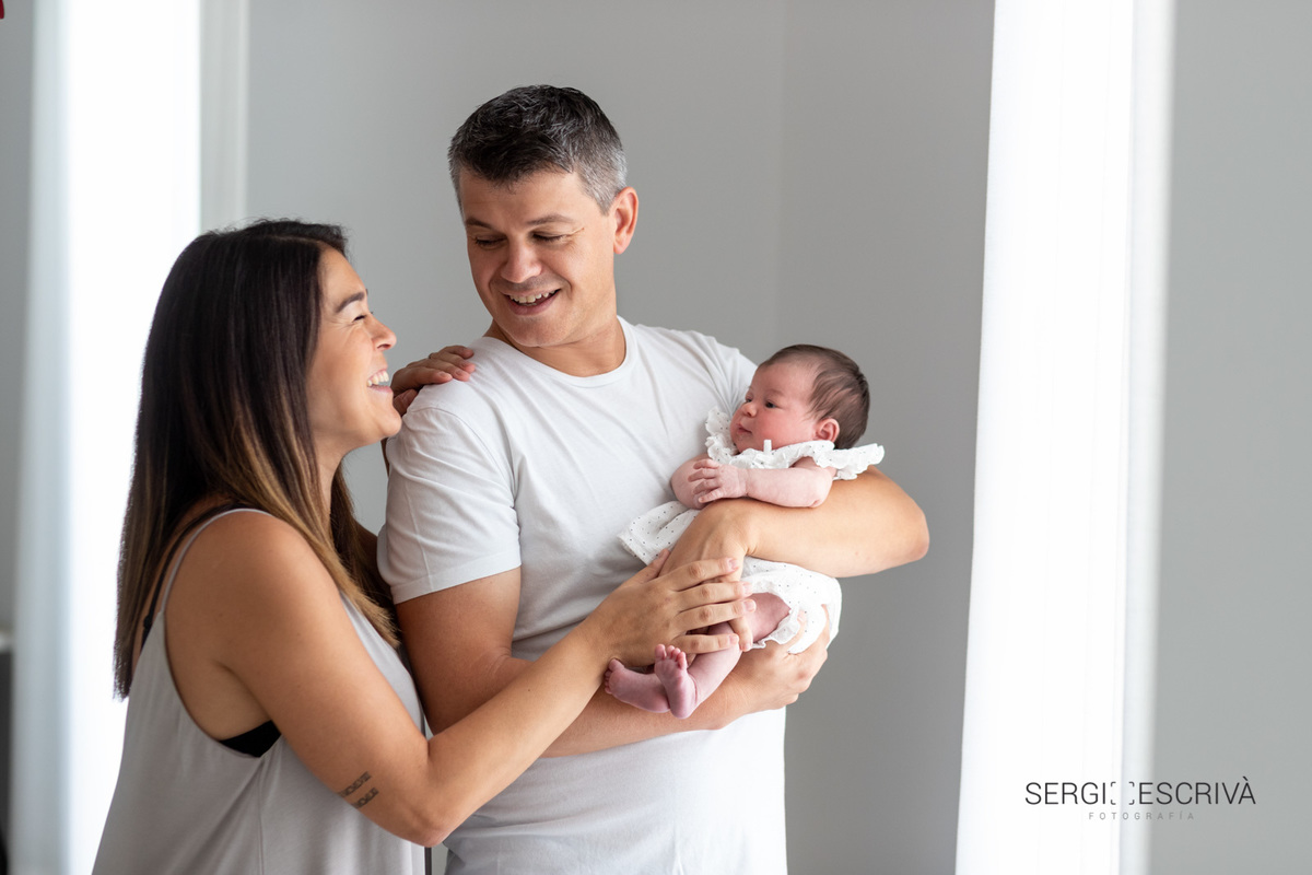 Fotos naturales de recién nacida