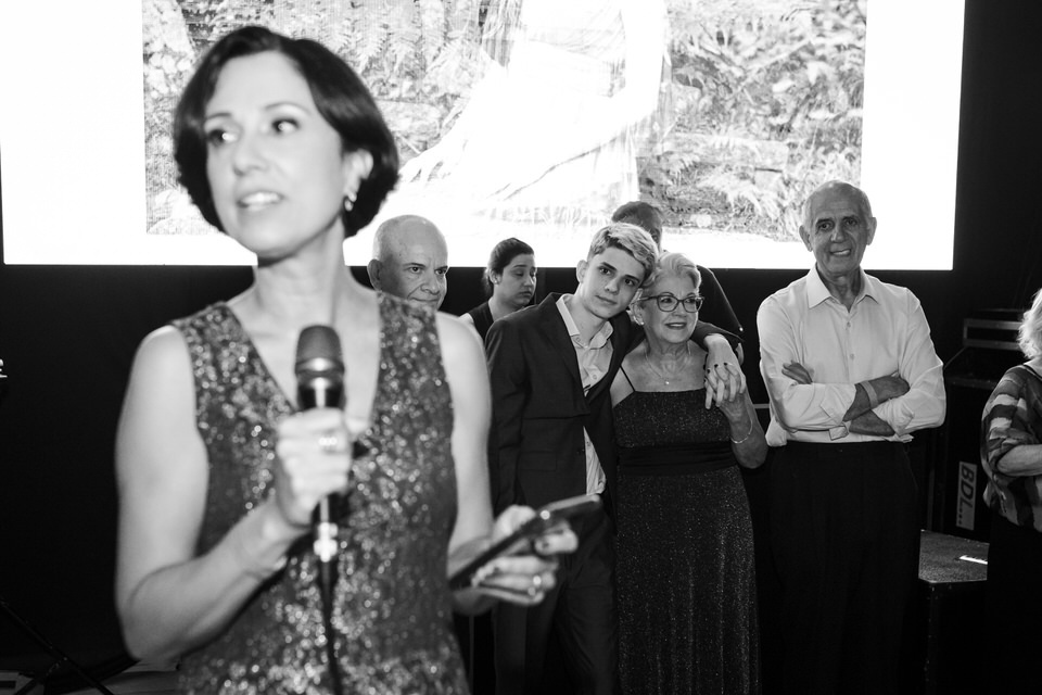 Eternizando a magia dos 15 anos da debutante Luísa na icônica Casa Bertolazzi, Vila Romana. Como fotógrafo especialista em festas de 15 anos em SP, meu objetivo é capturar a emoção e a beleza de cada momento único