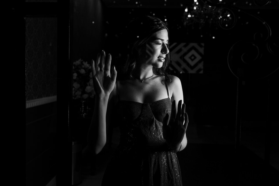 Eternizando a magia dos 15 anos da debutante Luísa na icônica Casa Bertolazzi, Vila Romana. Como fotógrafo especialista em festas de 15 anos em SP, meu objetivo é capturar a emoção e a beleza de cada momento único