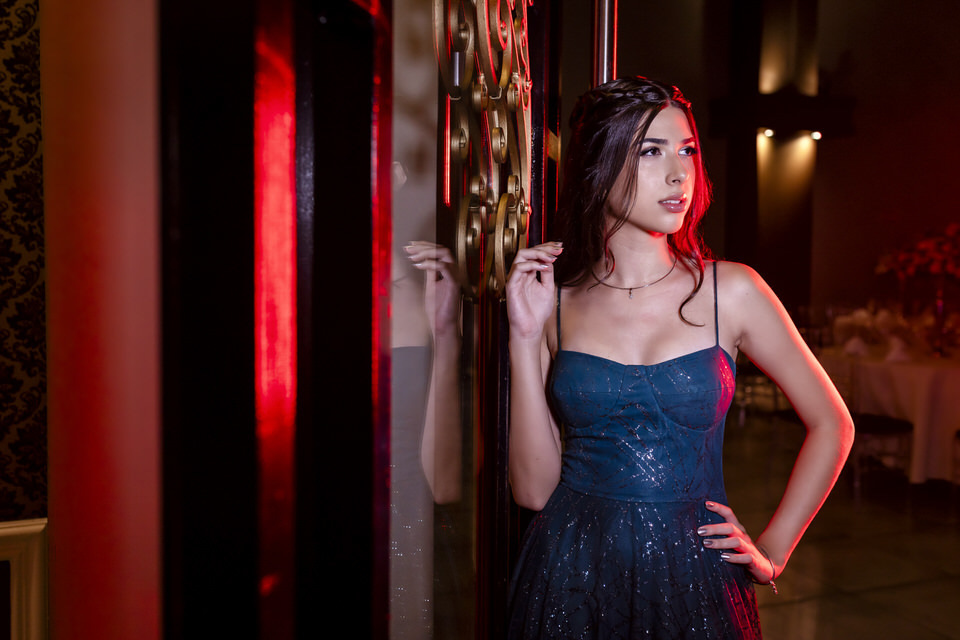Eternizando a magia dos 15 anos da debutante Luísa na icônica Casa Bertolazzi, Vila Romana. Como fotógrafo especialista em festas de 15 anos em SP, meu objetivo é capturar a emoção e a beleza de cada momento único