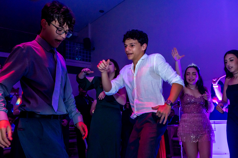 A celebração dos sonhos no Buffet Pavaneli Butantã. O trabalho de um fotógrafo de festa de 15 anos em São Paulo é eternizar. O fotógrafo de festa de 15 anos em São Paulo ideal para você.