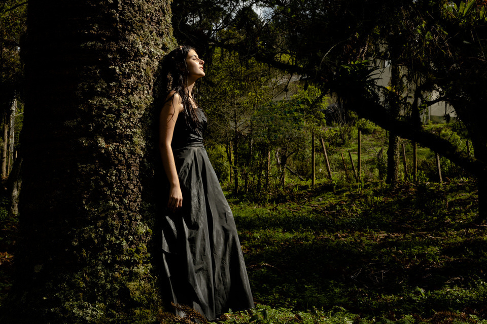 John Edgard, fotógrafo em Campos do Jordão, realizando um ensaio de debutante em Campos do Jordão.