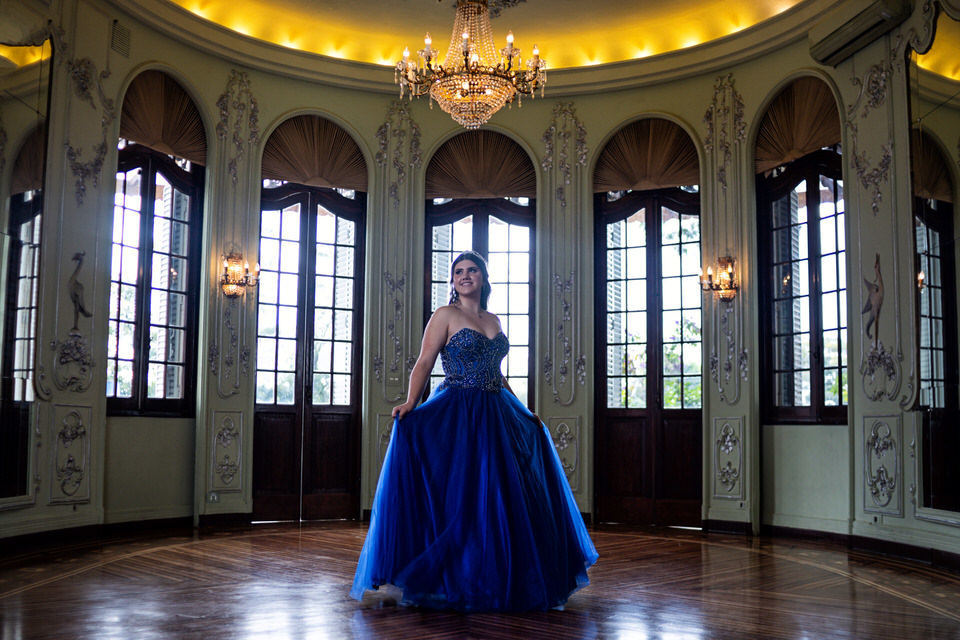 Ensaio fotográfico da debutante Julia realizado no Palácio dos Cedros, para sua festa de 15 anos, fotógrafo de debutante em SP