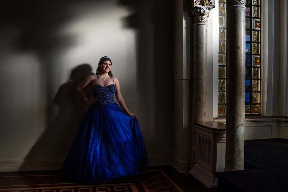 ensaio fotográfico de 15 anos com vestido de debutante em SP, realizado no Palácio dos Cedros, fotógrafo de debutante de São Paulo - SP