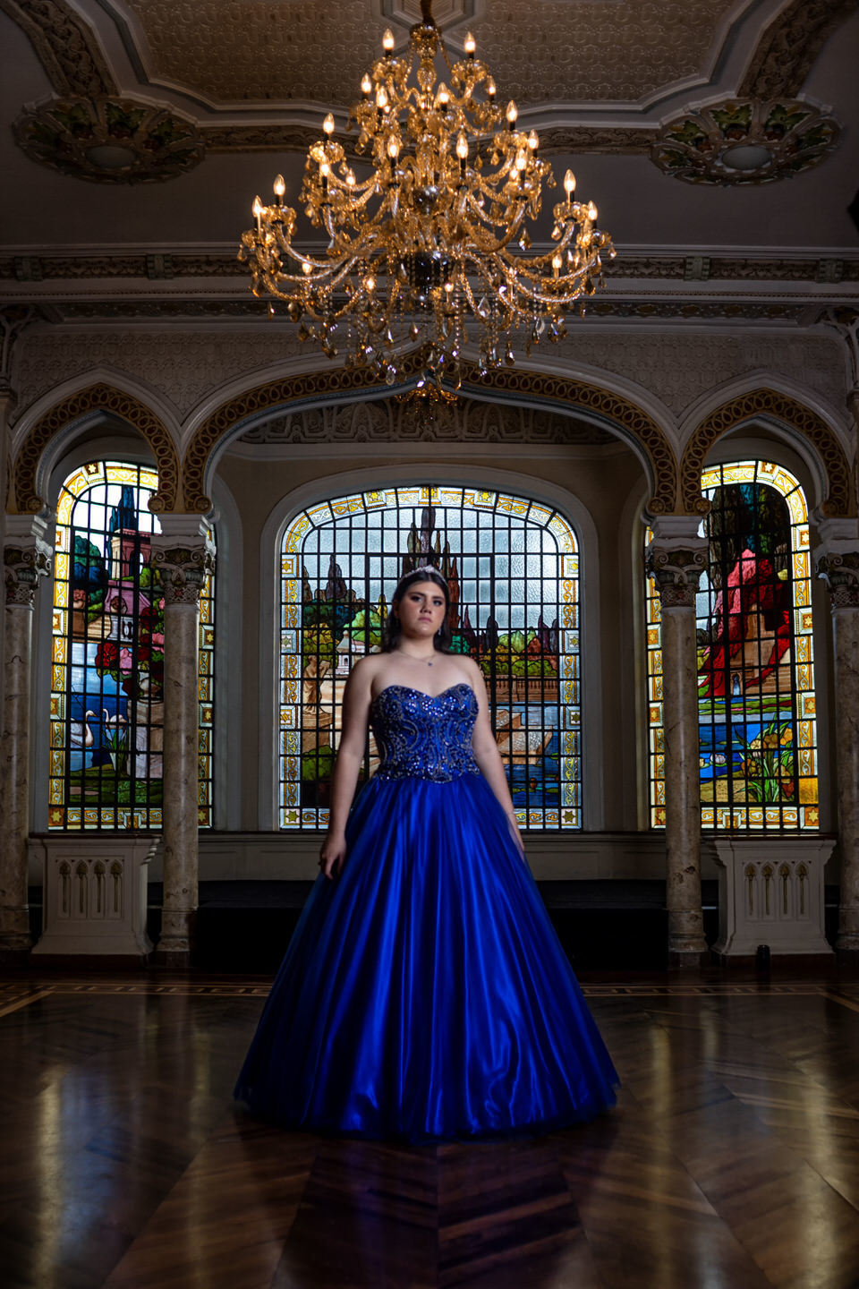 ensaio fotográfico de 15 anos com vestido de debutante em SP, realizado no Palácio dos Cedros, fotógrafo de debutante de São Paulo - SP