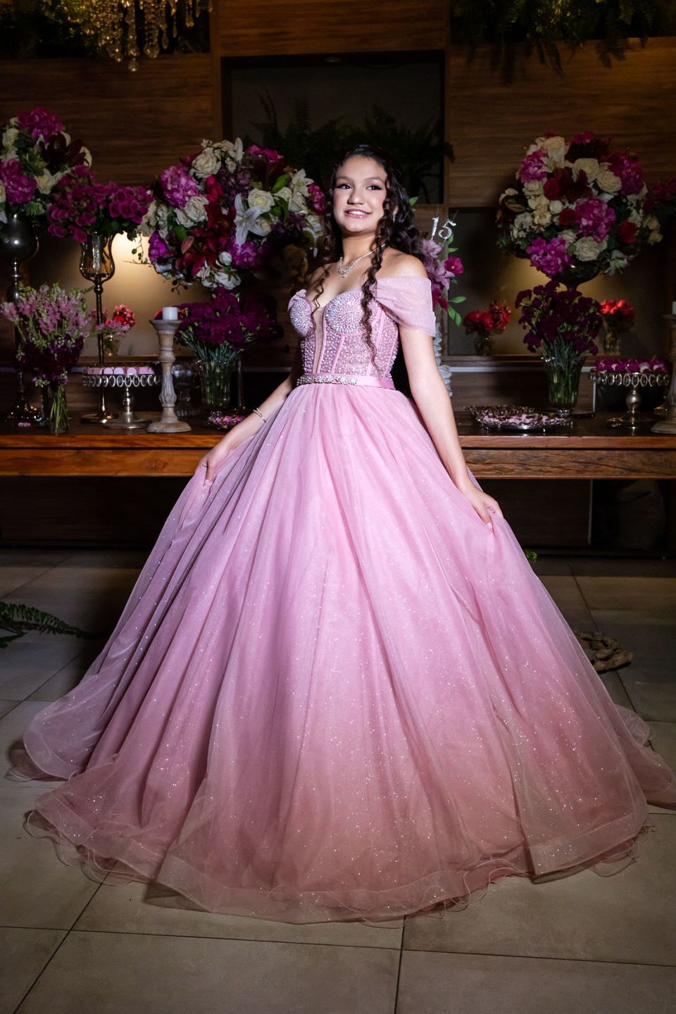 Contrate o melhor fotógrafo de 15 anos para sua festa no Buffet Casa Bertolazzi Vila Romana.