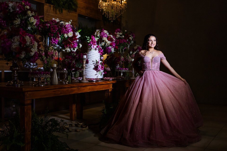 Fotografia 15 anos: a celebração da debutante no Buffet Casa Bertolazzi Vila Romana.