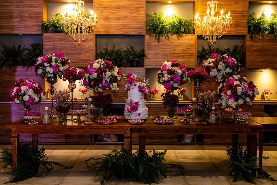 Fotografia 15 anos: momento especial da debutante no Buffet Casa Bertolazzi Vila Romana.