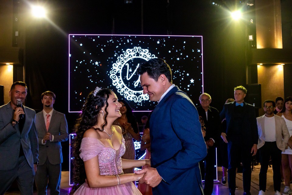 Buffet Casa Bertolazzi Vila Romana: palco de sonhos para uma festa de 15 anos.