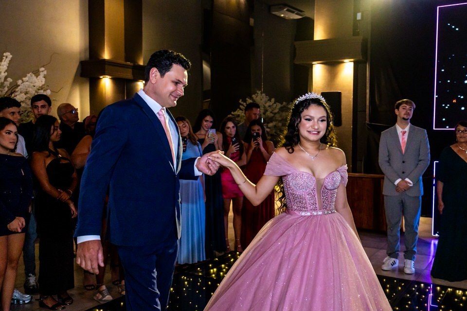 Imagem da festa de 15 anos no Buffet Casa Bertolazzi Vila Romana, fotografia profissional.