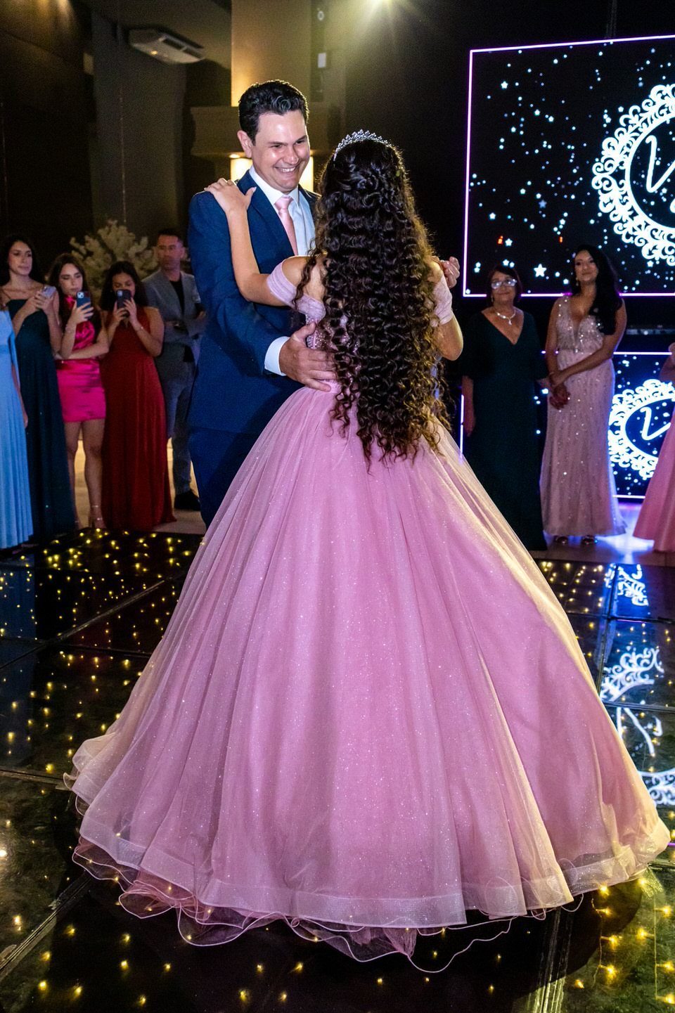 Fotografia 15 anos: a magia da celebração no Buffet Casa Bertolazzi Vila Romana.