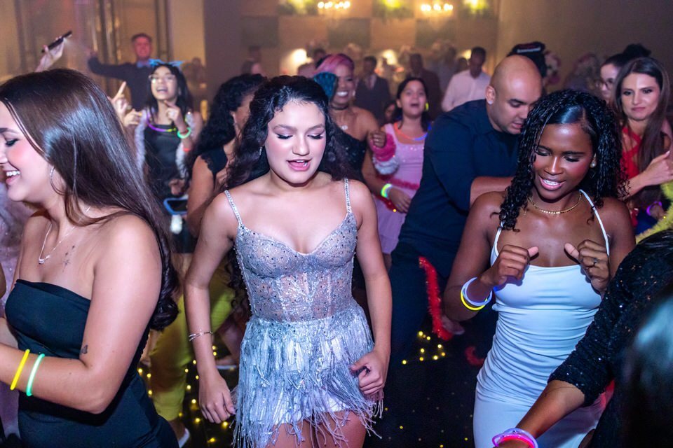 Fotografia 15 anos: serviço essencial para uma celebração no Buffet Casa Bertolazzi Vila Romana.