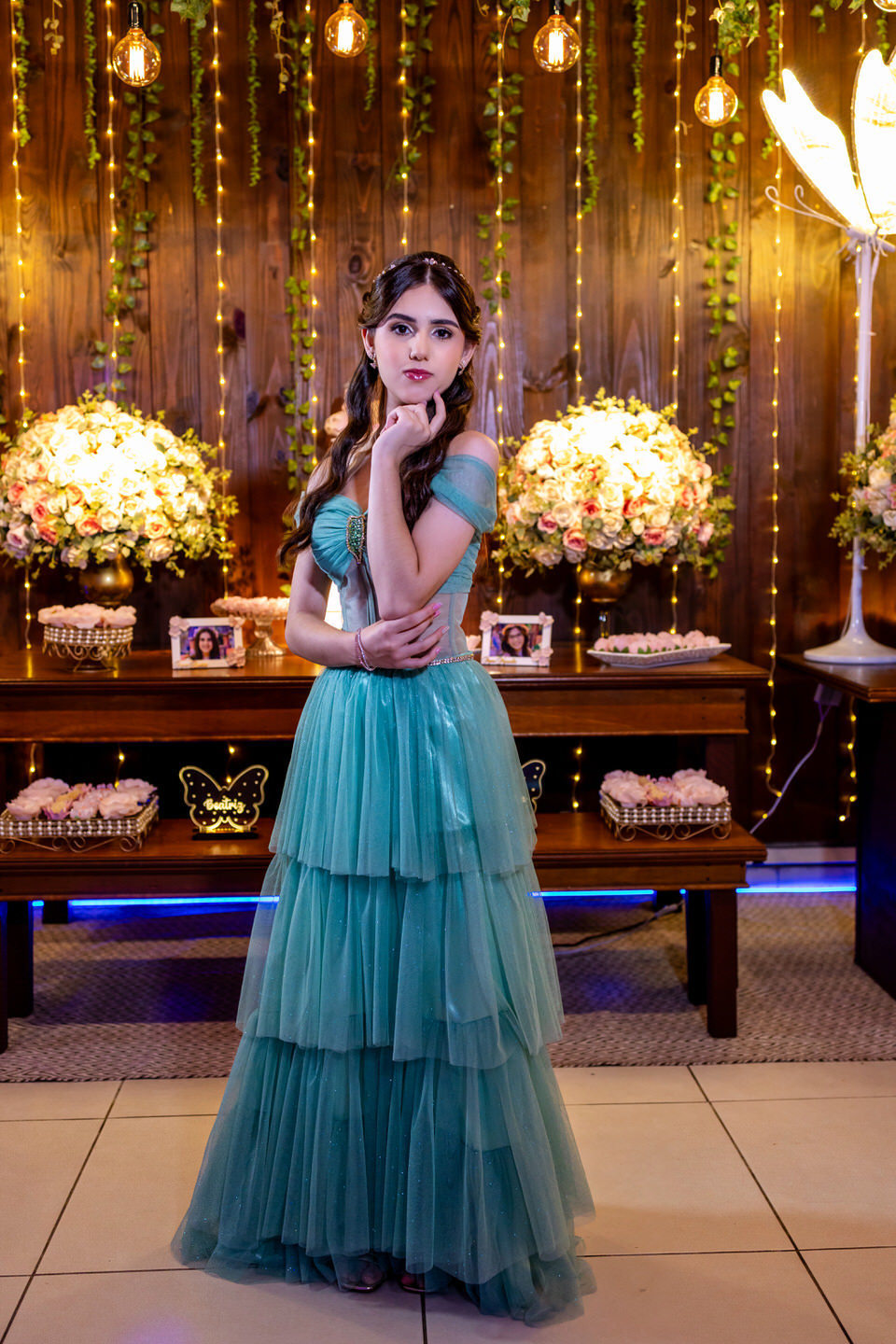 A emoção de um capítulo que se inicia. Fotografia de debutante que captura a alma do momento.
