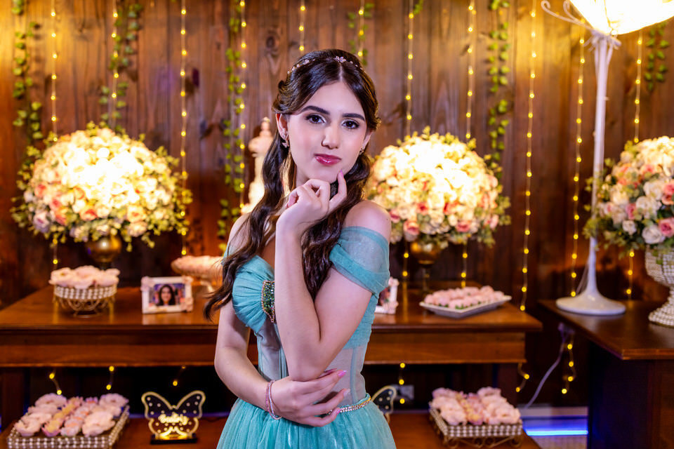 Cada sorriso conta uma história. A celebração da Bia no deslumbrante Espaço Gardênia.