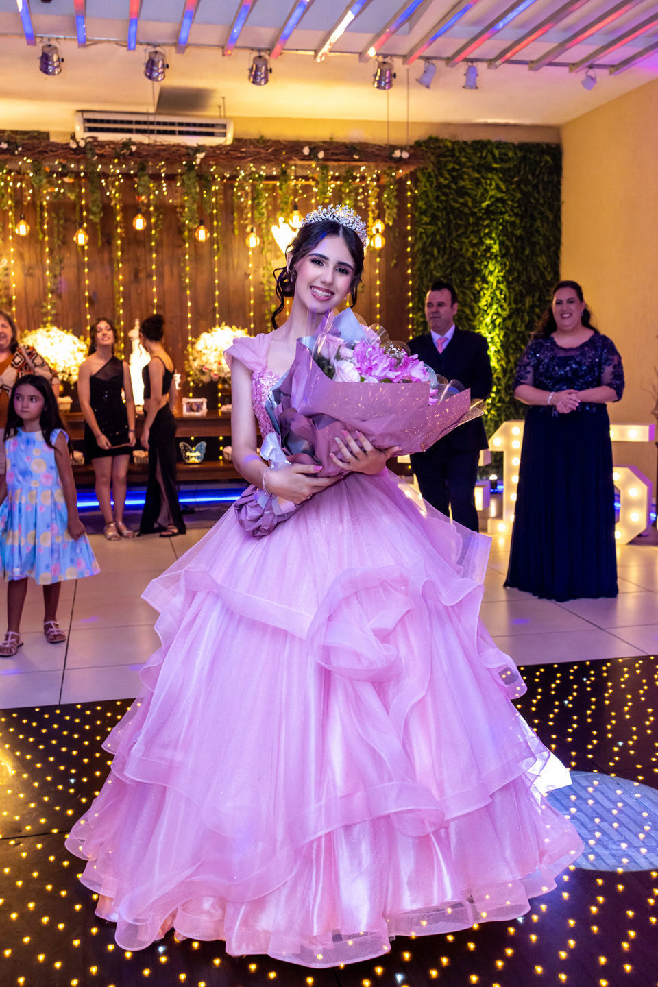 Realize sua festa de 15 anos no local dos sonhos. O Espaço Gardênia encanta em cada detalhe.