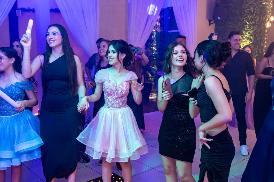 Além de fotos, entregamos uma experiência. Cuidamos das suas memórias com carinho e profissionalismo.