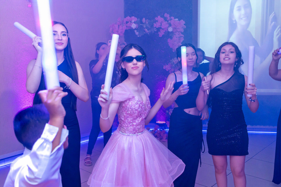 Como fotógrafo de festa de 15 anos em São Paulo, minha missão é superar suas expectativas.