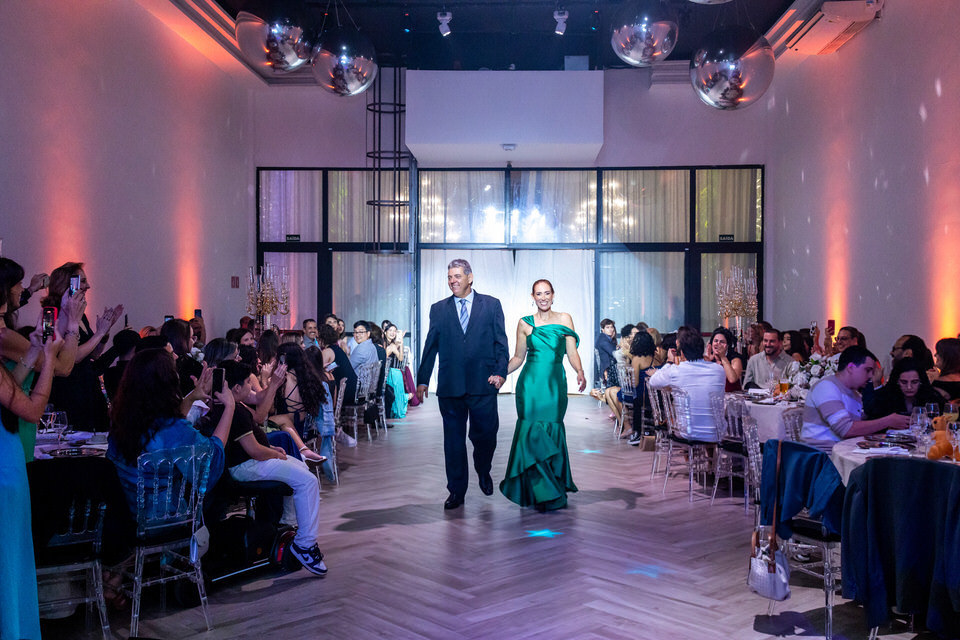 fotografia de festa de 15 no espaço Illumina na zona norte de São Paulo, da festa das debutantes Luiza e Carol, feita pelo fotógrafo de São Paulo John Edgard