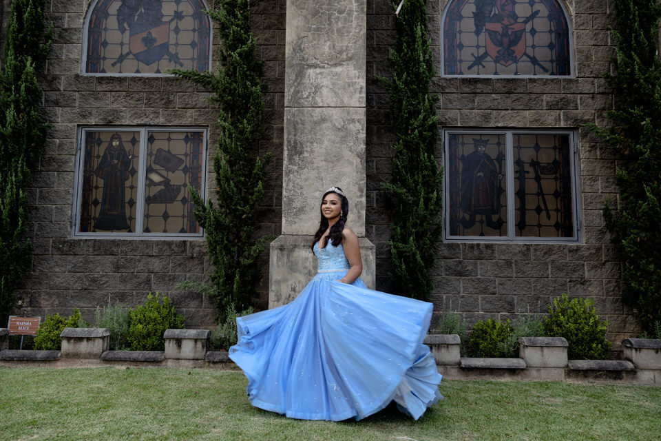 Ensaio fotográfico de debutante com o tema Bela e a Fera, no Castelo dos Vinhais em Vinhedo, fotografia de debutante John Edgard