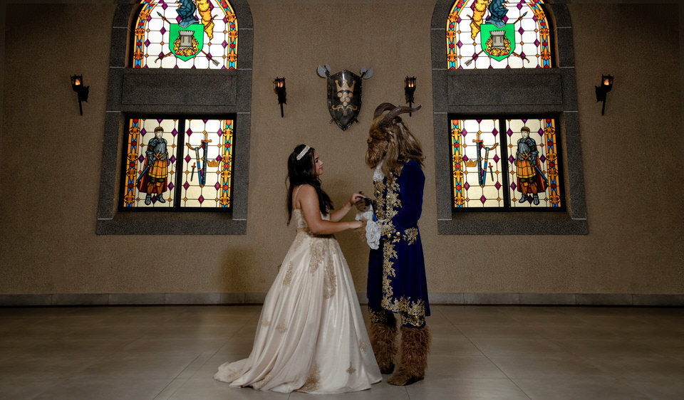 Ensaio fotográfico de debutante com o tema Bela e a Fera, no Castelo dos Vinhais em Vinhedo, fotografia de debutante John Edgard