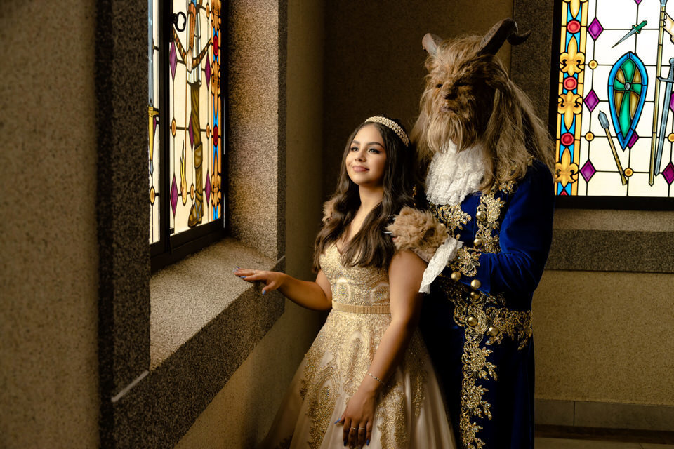 Ensaio fotográfico de debutante com o tema Bela e a Fera, no Castelo dos Vinhais em Vinhedo, fotografia de debutante John Edgard