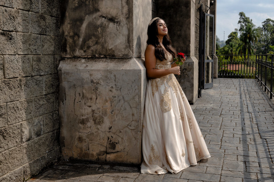 Ensaio fotográfico de debutante com o tema Bela e a Fera, no Castelo dos Vinhais em Vinhedo, fotografia de debutante John Edgard