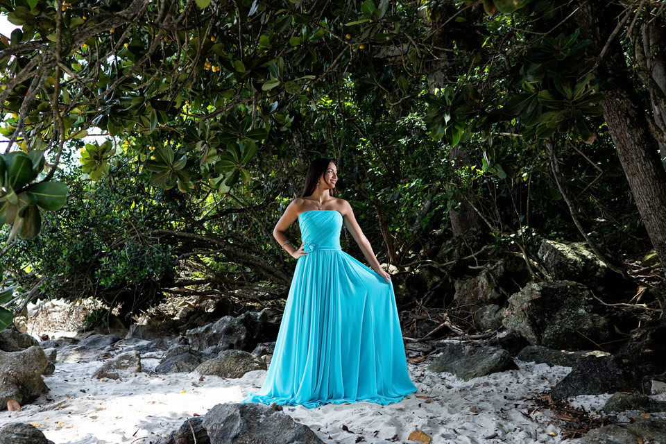 Ensaio da debutante Ana na Praia das Conchas no Guarujá, para sua festa de 15 anos. Fotógrafo de ensaios de debutante no Guarujá, SP