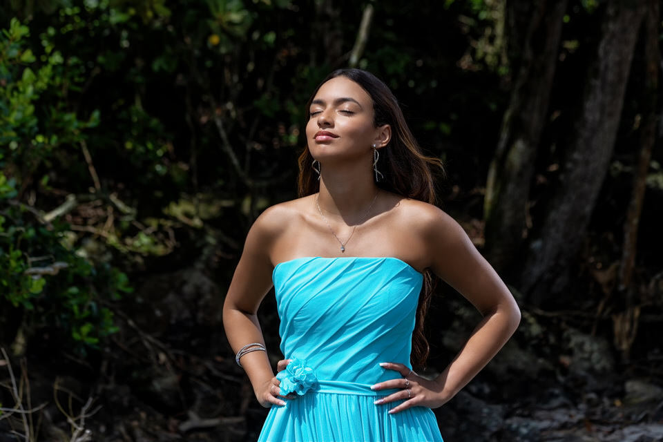 Ensaio da debutante Ana na Praia das Conchas no Guarujá, para sua festa de 15 anos. Fotógrafo de ensaios de debutante no Guarujá, SP