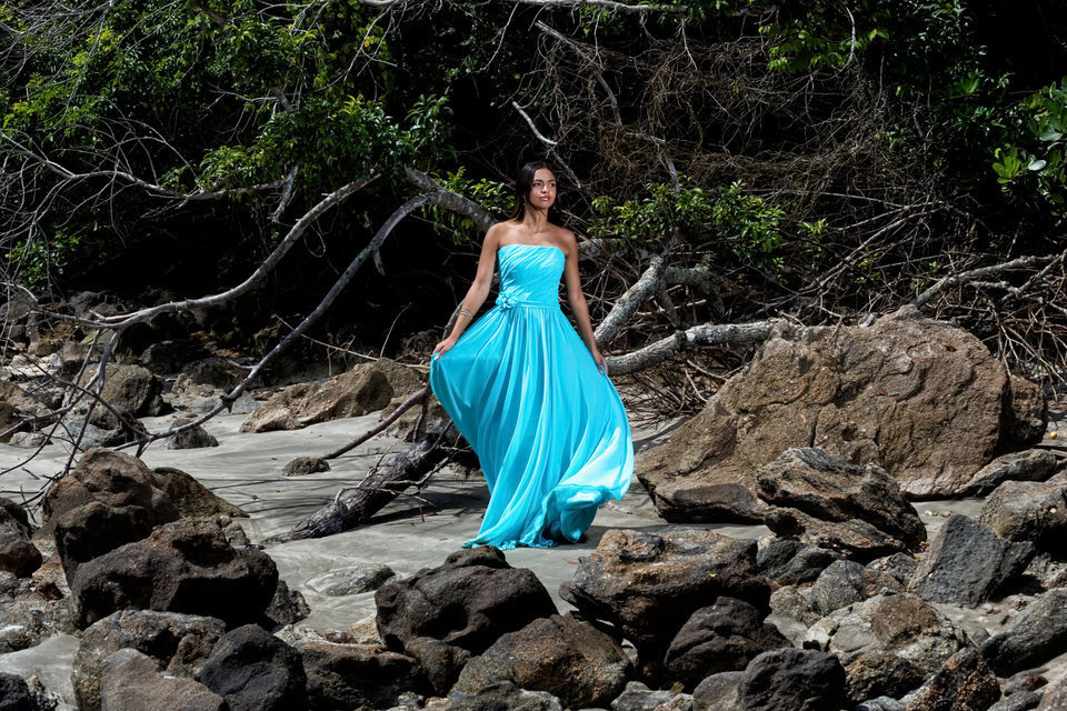 Ensaio da debutante Ana na Praia das Conchas no Guarujá, para sua festa de 15 anos. Fotógrafo de ensaios de debutante no Guarujá, SP