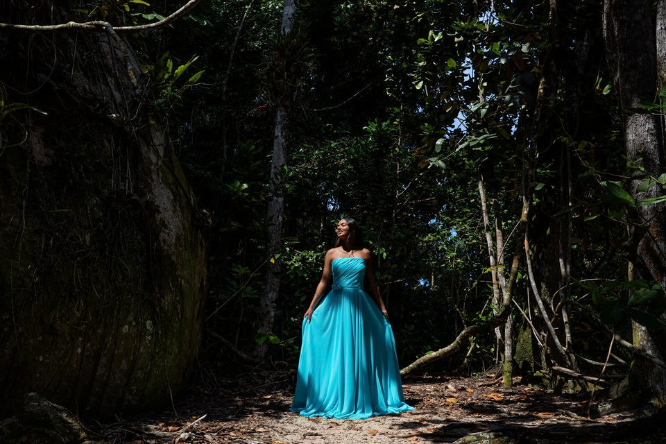 Ensaio da debutante Ana na Praia das Conchas no Guarujá, para sua festa de 15 anos. Fotógrafo de ensaios de debutante no Guarujá, SP